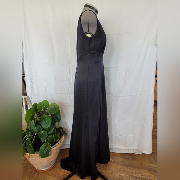 Black Full Length Dress - Picture 4 of 5
